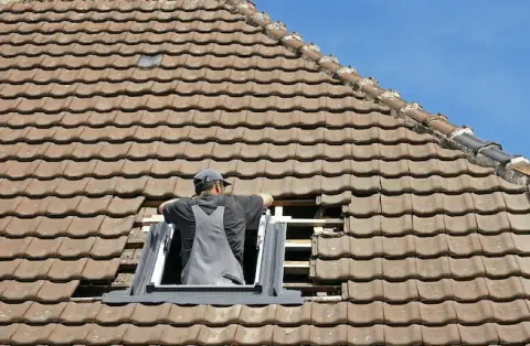 Pose de velux - La Chapelle-Saint-Laud
